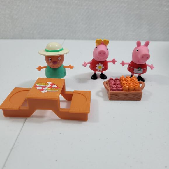 Peppa Pig Picnic And Assorted Figures 2.5" Size 82923-1M3 - Picture 4 of 4